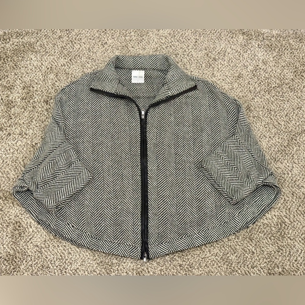 Women’s bishop + young black and white Herringbone zip up cape size small